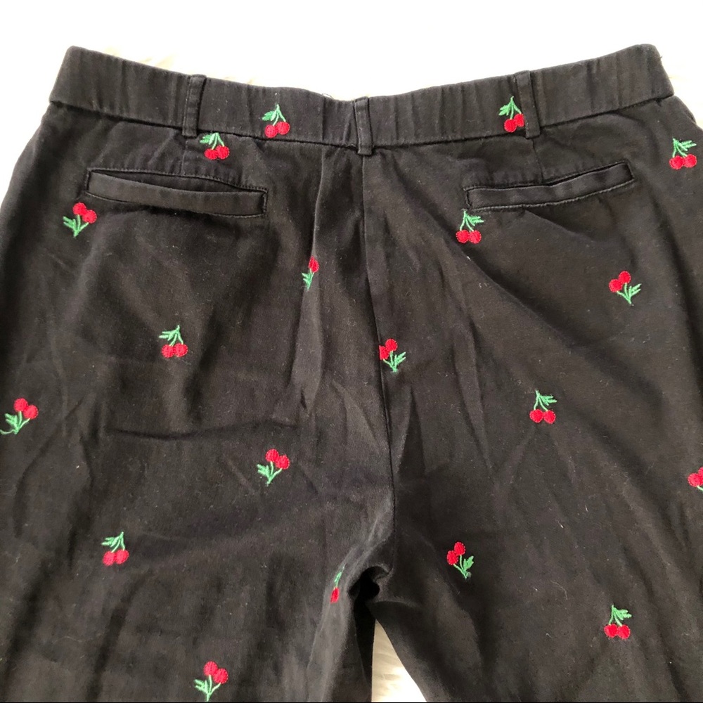 Briggs NY black Capri pants cherries, size 12P - Picture 6 of 6